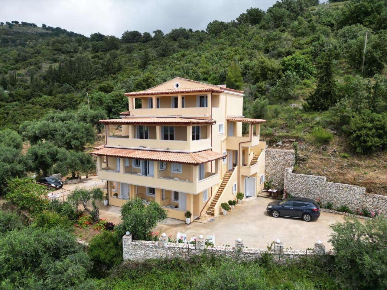 Nefeli'S Apartment Himarë Exterior foto